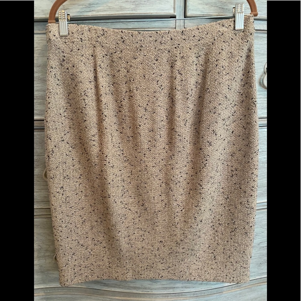 St John knit skirt sz12 beige